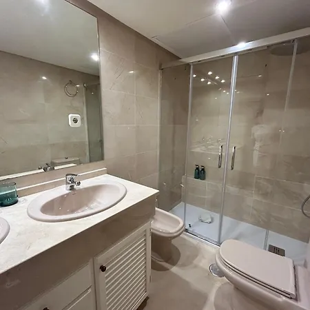 Holidays & Beachfront Neptuno I, Sea Views,pool,garden, Elviria *
