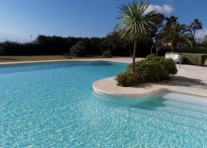 Beachfront Neptuno I, Complex,views,pool,garden, Elviria