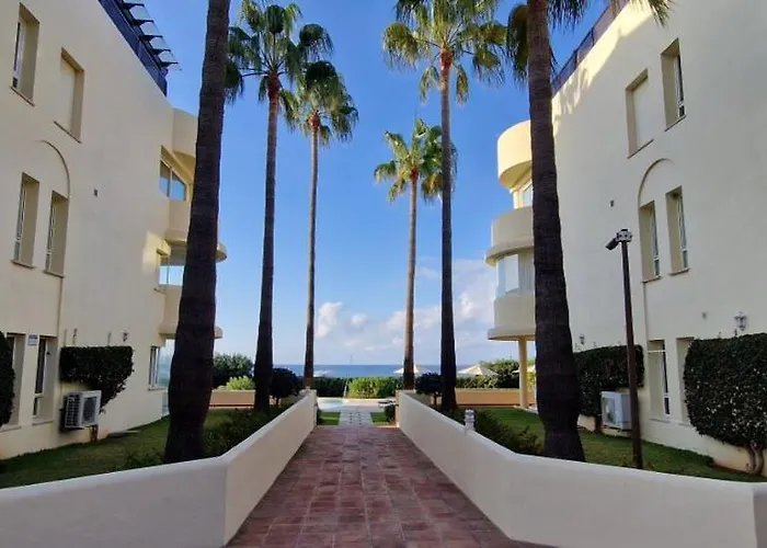 شقة Beachfront Neptuno I, Complex,views,pool,garden, Elviria