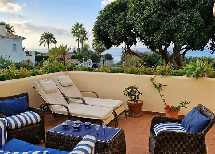 Beachfront Neptuno I, Complex,views,pool,garden, Elviria * ماربيا