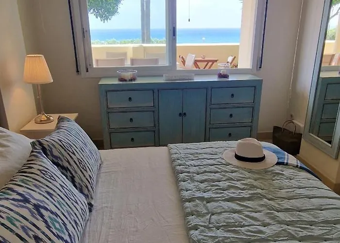 شقة Beachfront Neptuno I, Complex,views,pool,garden, Elviria *