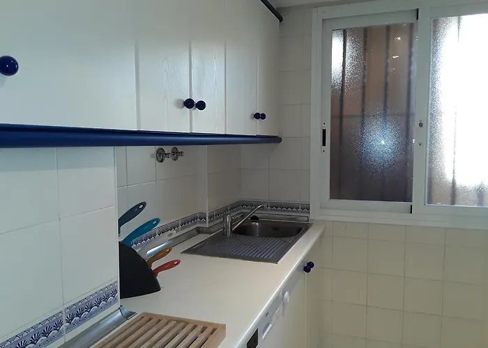 Beachfront Neptuno I, Complex,views,pool,garden, Elviria *