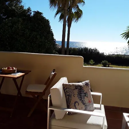 Beachfront Neptuno I, Complex,views,pool,garden, Elviria Apartmán