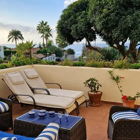 Holidays & Beachfront Neptuno I, Sea Views,pool,garden, Elviria * 马尔韦利亚