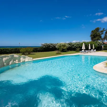Holidays & Beachfront Neptuno I, Sea Views,pool,garden, Elviria
