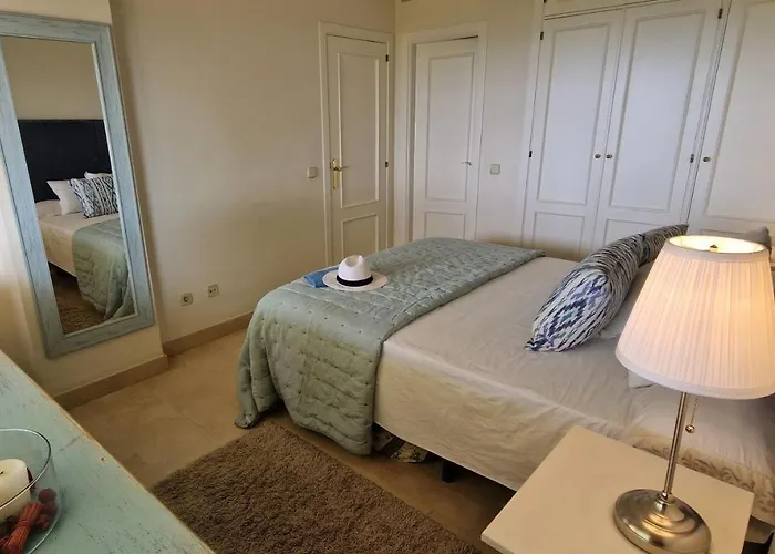Beachfront Neptuno I, Complex,views,pool,garden, Elviria Apartment