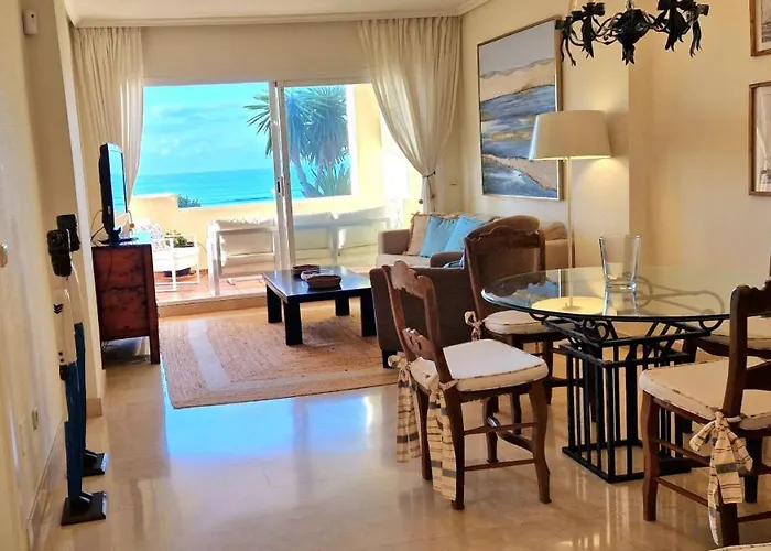 Beachfront Neptuno I, Complex,views,pool,garden, Elviria Apartment