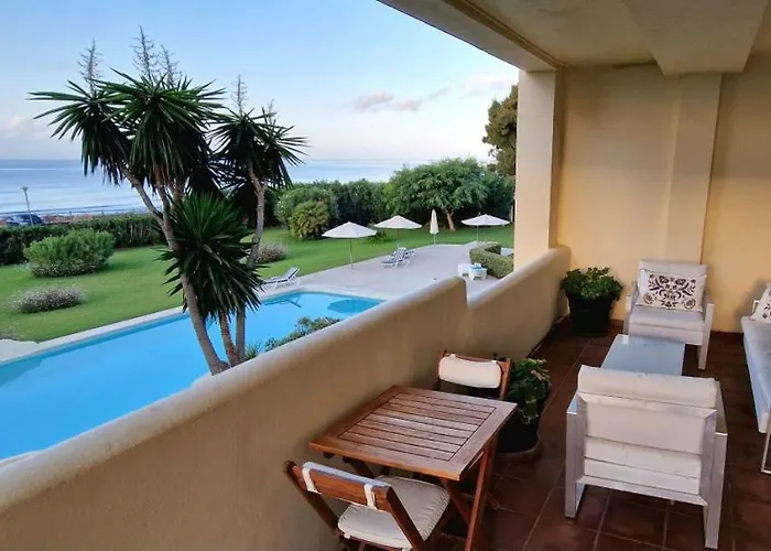 Beachfront Neptuno I, Complex,views,pool,garden, Elviria