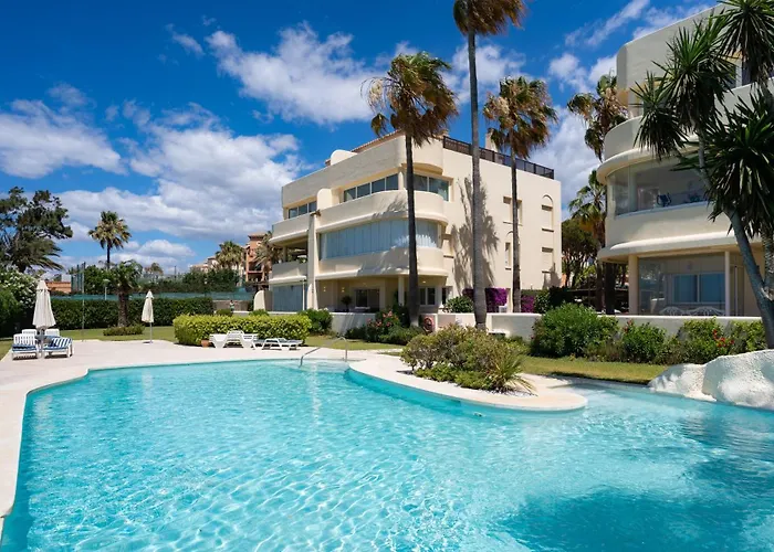 Beachfront Neptuno I, Complex,views,pool,garden, Elviria *