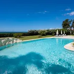 Holidays & Beachfront Neptuno I, Sea Views,pool,garden, Elviria