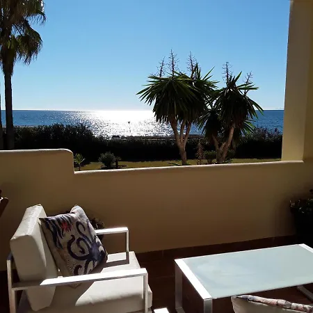 Holidays & Beachfront Neptuno I, Sea Views,pool,garden, Elviria * ماربيا
