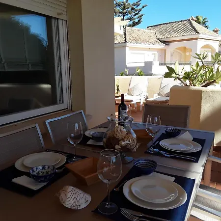 Апартаменти Beachfront Neptuno I, Complex,views,pool,garden, Elviria Марбелья