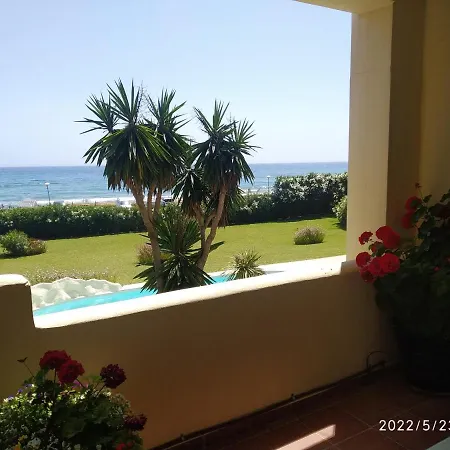 Holidays & Beachfront Neptuno I, Sea Views,pool,garden, Elviria شقة ماربيا
