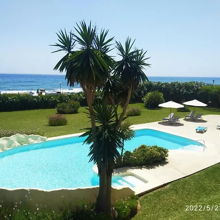 شقة Holidays & Beachfront Neptuno I, Sea Views,pool,garden, Elviria