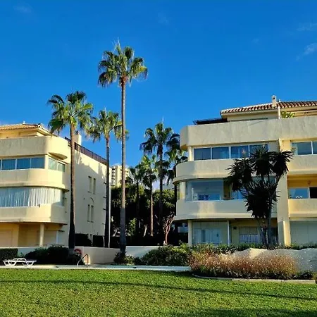 Holidays & Beachfront Neptuno I, Sea Views,pool,garden, Elviria *