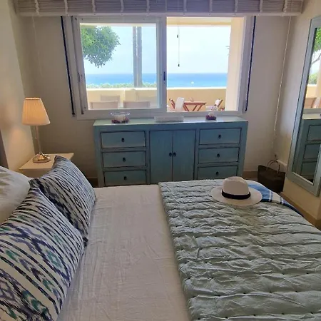 Апартаменти Beachfront Neptuno I, Complex,views,pool,garden, Elviria *