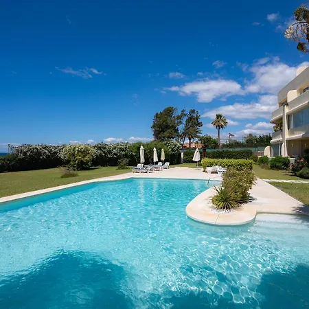 Beachfront Neptuno I, Complex,views,pool,garden, Elviria Appartement *