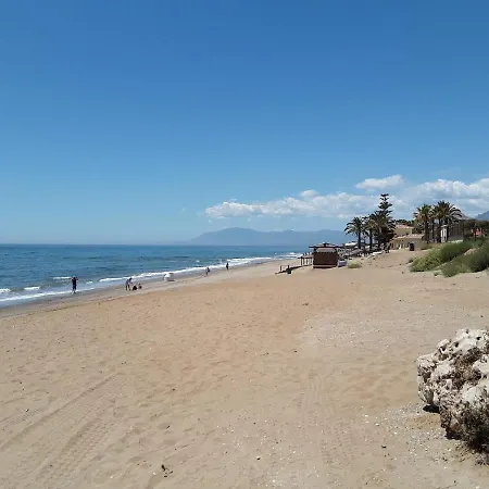 Beachfront Neptuno I, Complex,views,pool,garden, Elviria