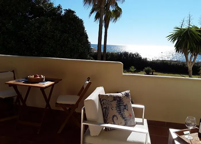 Beachfront Neptuno I, Complex,views,pool,garden, Elviria Appartement