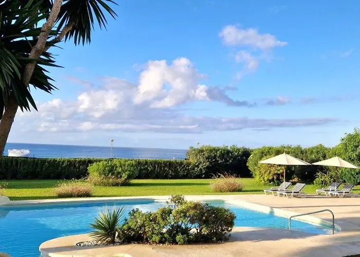 Beachfront Neptuno I, Complex,views,pool,garden, Elviria *
