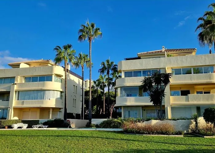 Beachfront Neptuno I, Complex,views,pool,garden, Elviria *