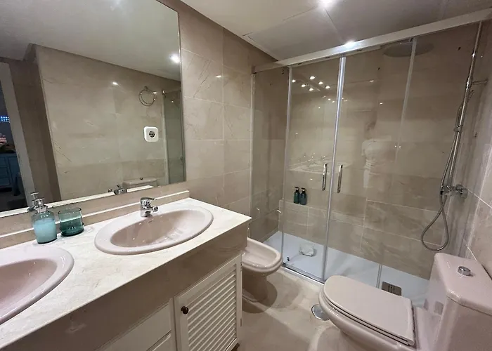 Beachfront Neptuno I, Complex,views,pool,garden, Elviria *